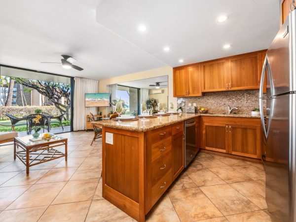 Kaanapali Condo With Ocean Views And Pool Access