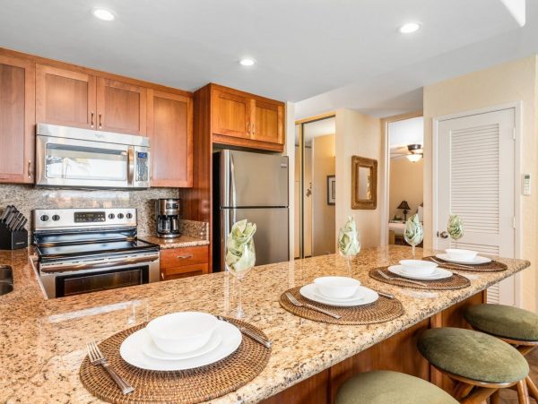 Kaanapali Condo With Ocean Views And Pool Access