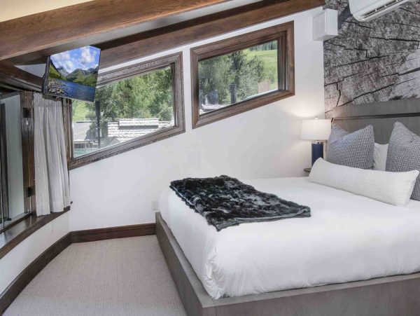 Vail Condo With Mountain Views Near Village Gondola
