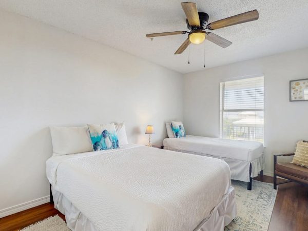 Navarre Beach Condo With Shared Pool And Water Views