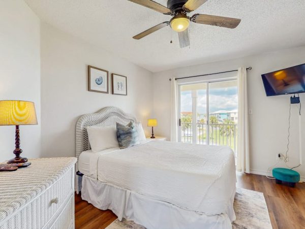 Navarre Beach Condo With Shared Pool And Water Views