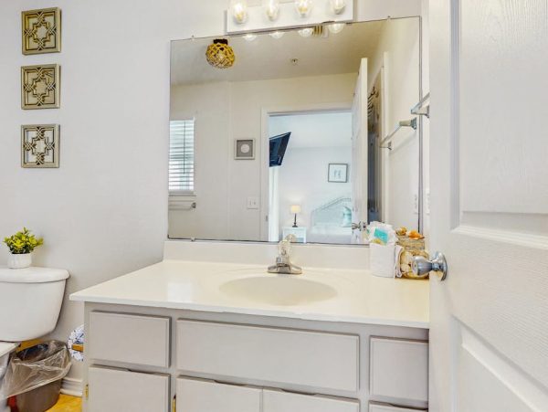 Navarre Beach Condo With Shared Pool And Water Views