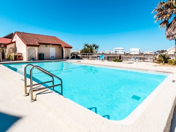 Navarre Beach Condo With Shared Pool And Water Views