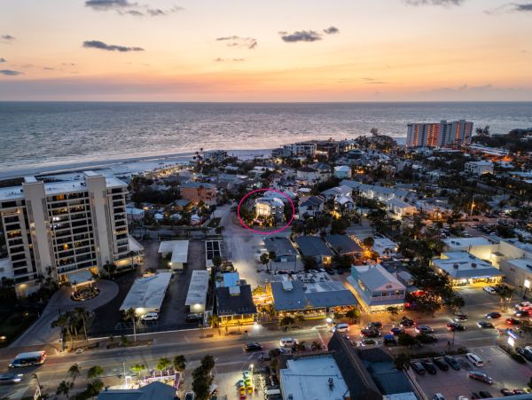 Siesta Key Vacation Home With Gulf Views And Pool