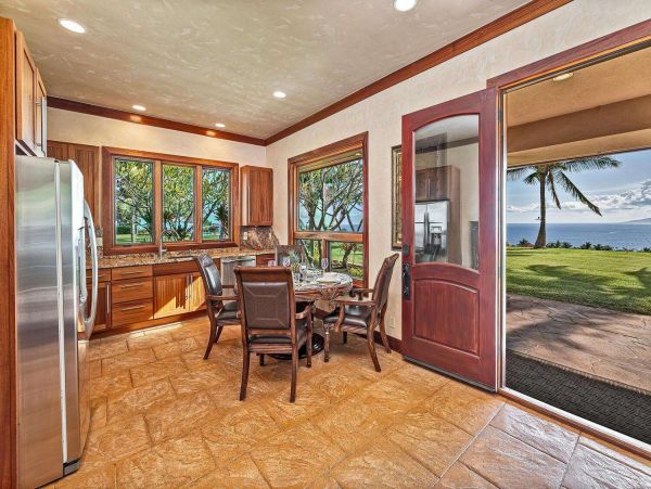 Lahaina Vacation Home With Six Bedrooms For Groups