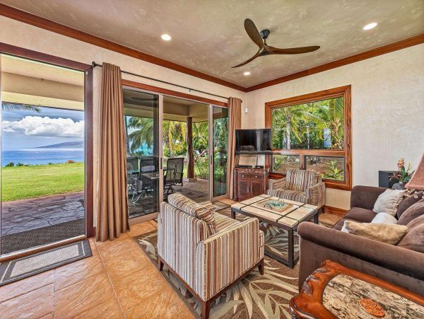 Lahaina Vacation Home With Six Bedrooms For Groups