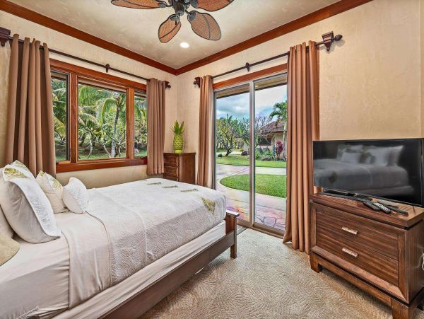 Lahaina Vacation Home With Six Bedrooms For Groups