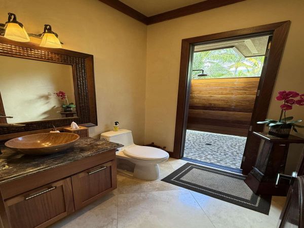 Lahaina Vacation Home With Six Bedrooms For Groups