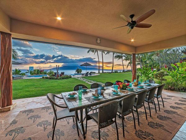 Lahaina Vacation Home With Six Bedrooms For Groups