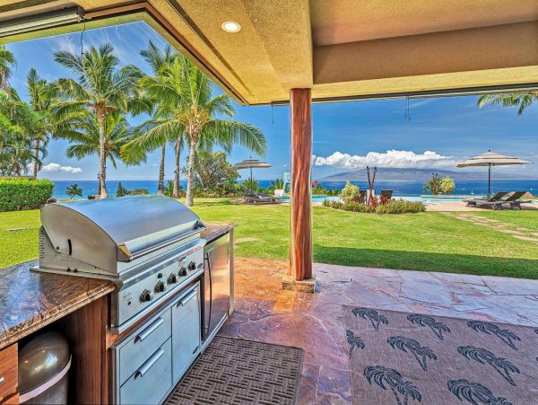 Lahaina Vacation Home With Six Bedrooms For Groups