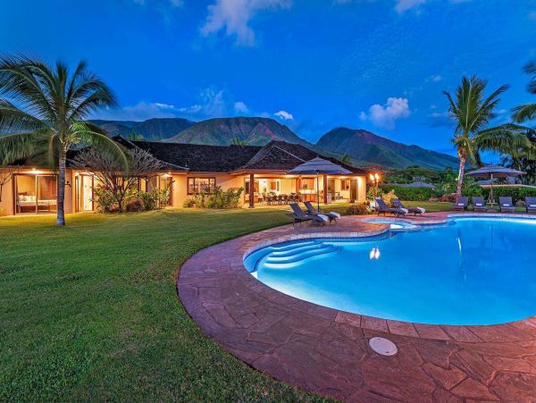 Lahaina Vacation Home With Six Bedrooms For Groups