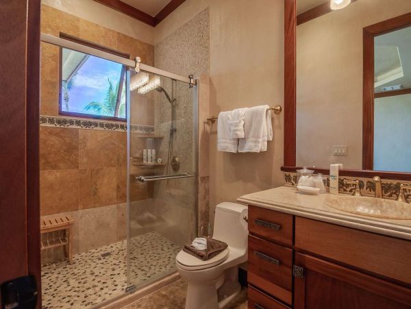 Lahaina Vacation Home With Six Bedrooms For Groups