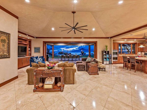 Lahaina Vacation Home With Six Bedrooms For Groups