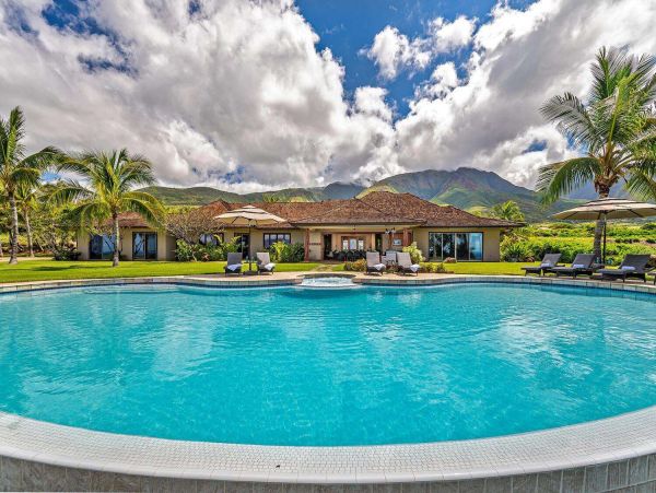 Lahaina Vacation Home With Six Bedrooms For Groups