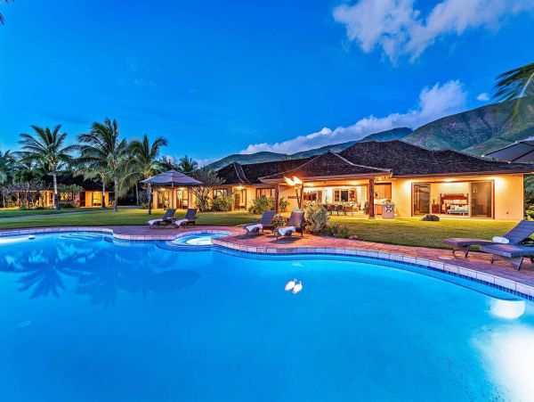 Lahaina Vacation Home With Six Bedrooms For Groups