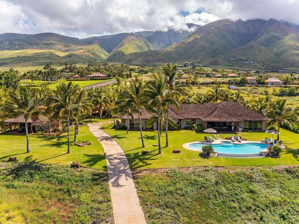 Lahaina Vacation Home With Six Bedrooms For Groups