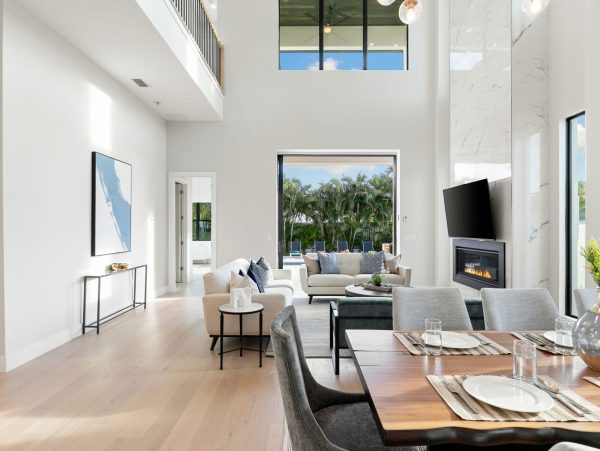 Naples Vacation Home Within A Mile Of Vanderbilt Beach Four bedrooms Plus Den