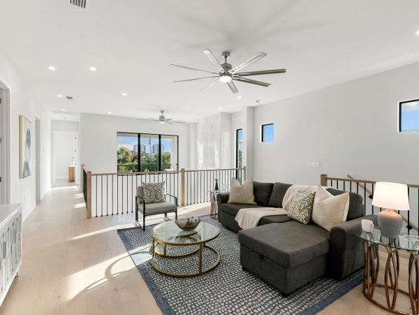 Naples Vacation Home Within A Mile Of Vanderbilt Beach Four bedrooms Plus Den