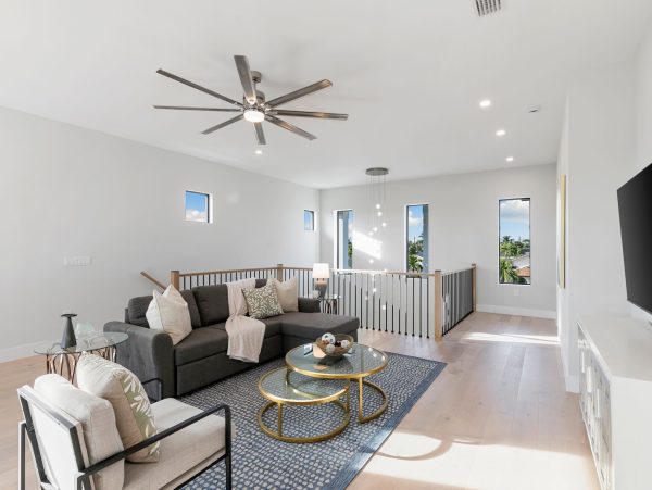 Naples Vacation Home Within A Mile Of Vanderbilt Beach Four bedrooms Plus Den
