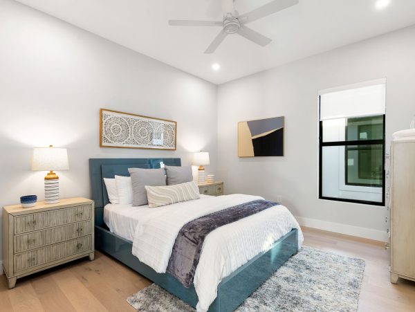 Naples Vacation Home Within A Mile Of Vanderbilt Beach Four bedrooms Plus Den