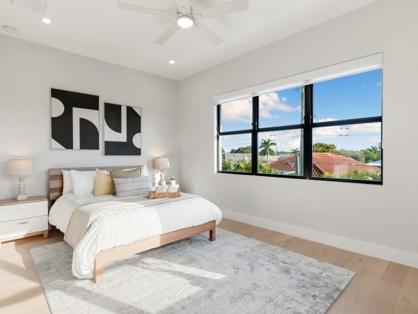 Naples Vacation Home Within A Mile Of Vanderbilt Beach Four bedrooms Plus Den