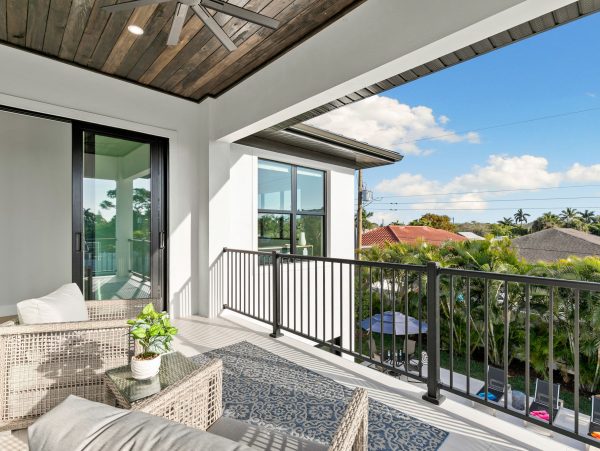 Naples Vacation Home Within A Mile Of Vanderbilt Beach Four bedrooms Plus Den