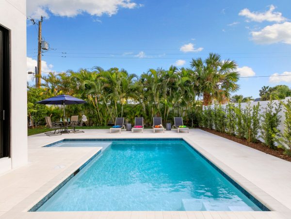 Naples Vacation Home Within A Mile Of Vanderbilt Beach Four bedrooms Plus Den
