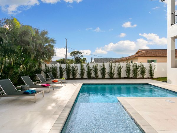 Naples Vacation Home Within A Mile Of Vanderbilt Beach Four bedrooms Plus Den