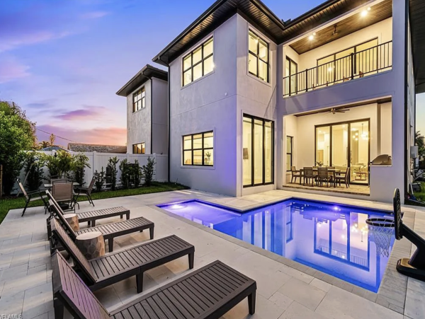 Naples Vacation Home Within A Mile Of Vanderbilt Beach Four bedrooms Plus Den