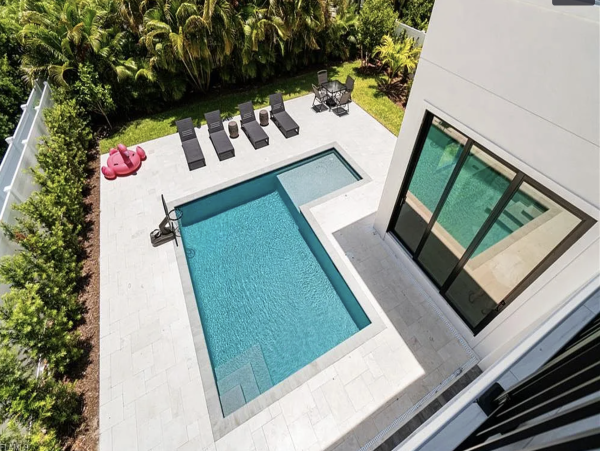 Naples Vacation Home Within A Mile Of Vanderbilt Beach Four bedrooms Plus Den
