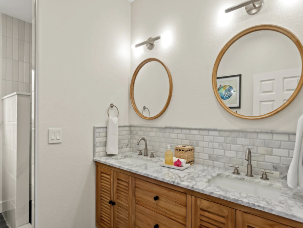 NEW ARRIVAL CALL TODAY FIVE BEDROOM SLEEPS 12