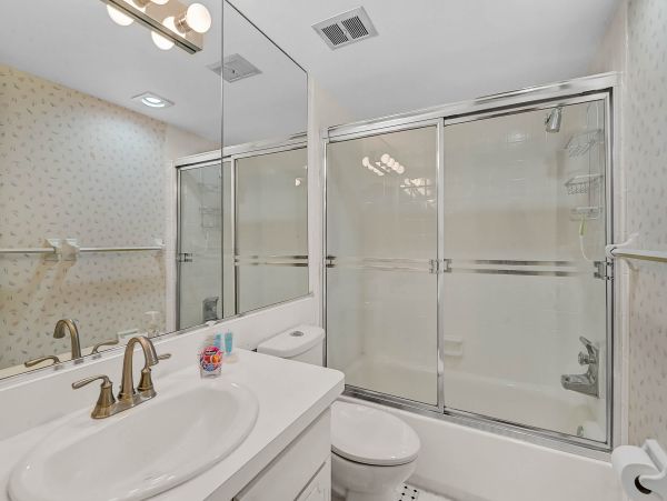 Stunning Two Bedroom Condo Steps from Siesta Key Beach- New Arrival