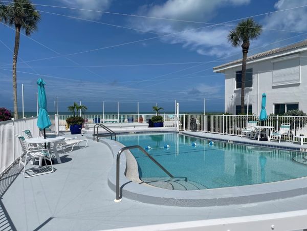 Holmes Beach Condo With Gulf Views And Heated Pools