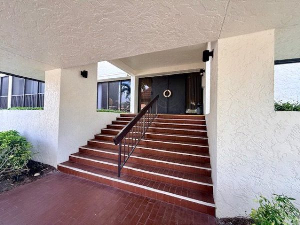 Longboat Key Condo With Partial Bay Views And Pool