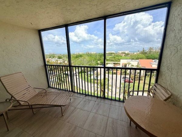 Longboat Key Condo With Partial Bay Views And Pool