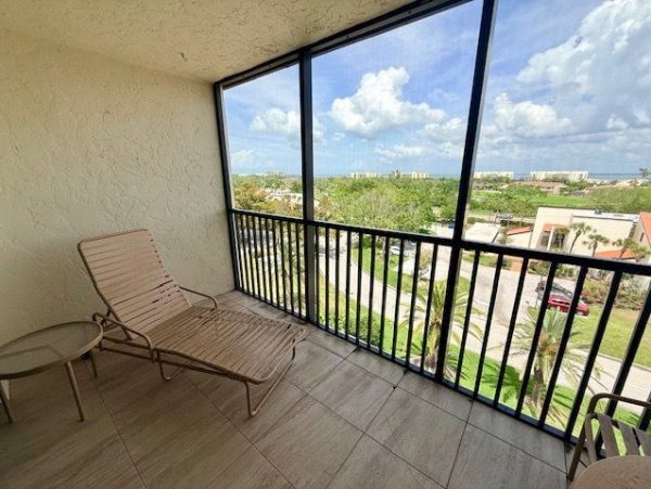 Longboat Key Condo With Partial Bay Views And Pool