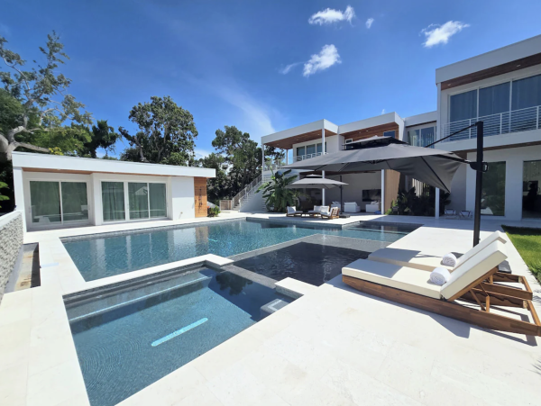 Luxury Siesta Key Resort Retreat with Pool Cabana - Unforgettable Getaway