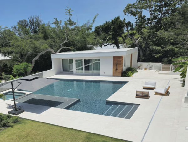 Luxury Siesta Key Resort Retreat with Pool Cabana - Unforgettable Getaway