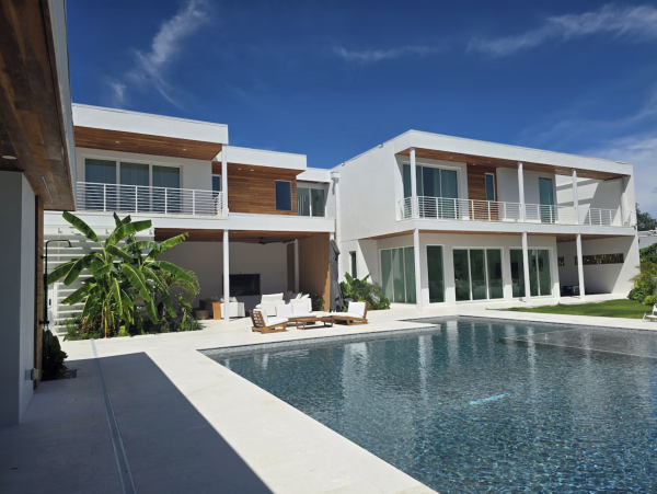 Luxury Siesta Key Resort Retreat with Pool Cabana - Unforgettable Getaway
