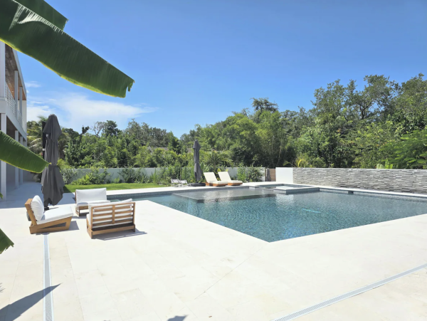 Luxury Siesta Key Resort Retreat with Pool Cabana - Unforgettable Getaway