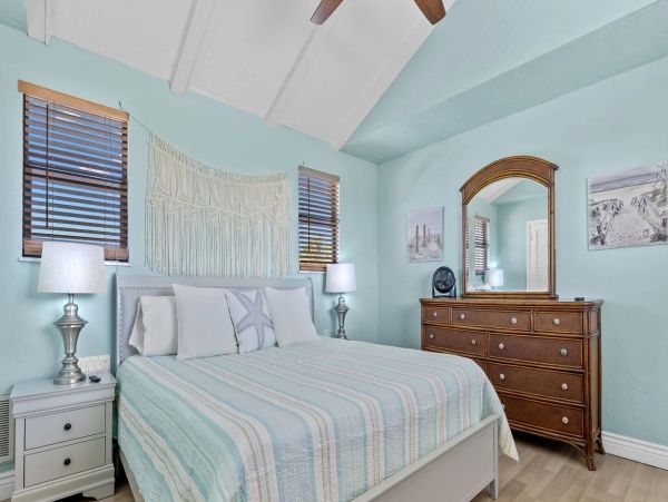 Fort Myers Beach Apartment Rental With Heated Pool