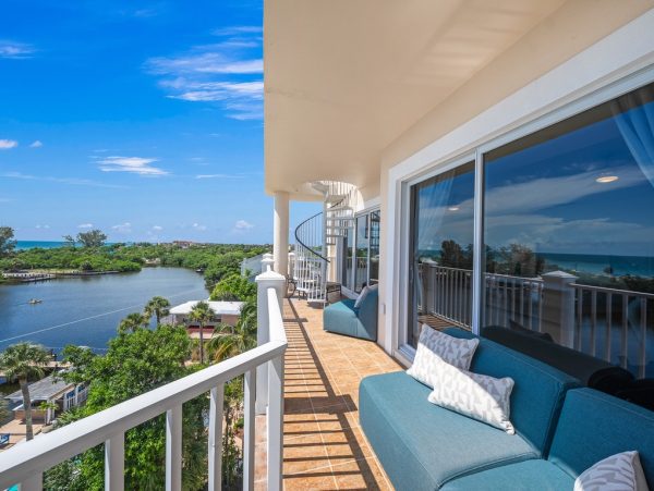 Canal-Front Siesta Key Penthouse With Rooftop Terrace