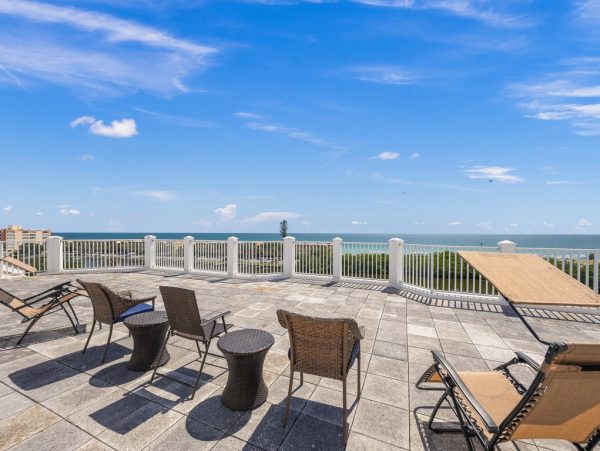 Canal-Front Siesta Key Penthouse With Rooftop Terrace
