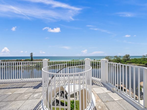 Canal-Front Siesta Key Penthouse With Rooftop Terrace