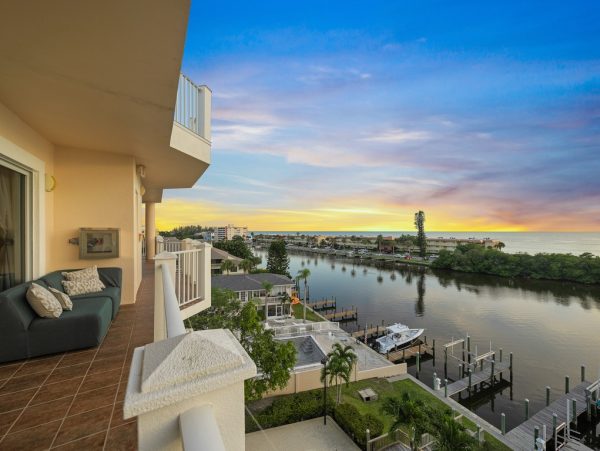 Canal-Front Siesta Key Penthouse With Rooftop Terrace