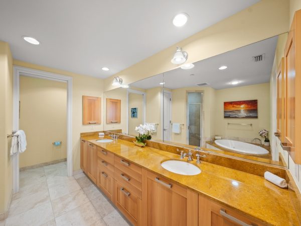Canal-Front Siesta Key Penthouse With Rooftop Terrace