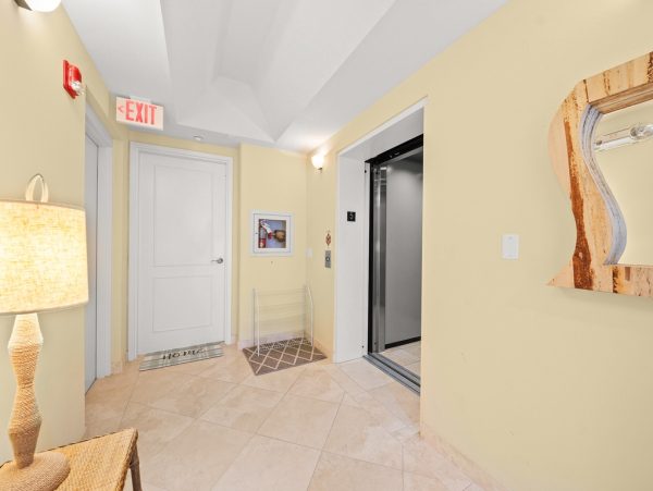 Canal-Front Siesta Key Penthouse With Rooftop Terrace