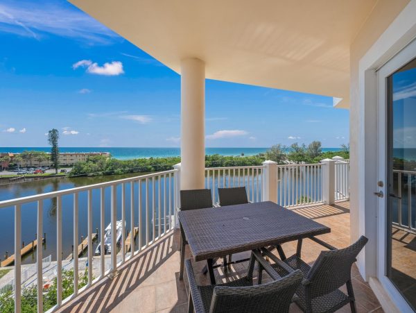 Canal-Front Siesta Key Penthouse With Rooftop Terrace