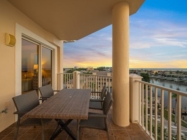 Canal-Front Siesta Key Penthouse With Rooftop Terrace