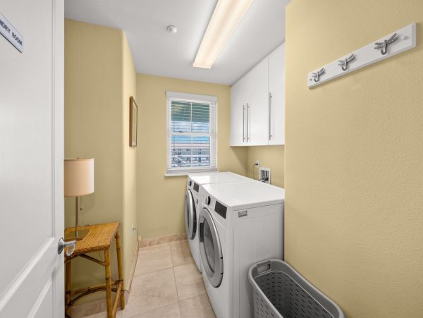 Canal-Front Siesta Key Penthouse With Rooftop Terrace